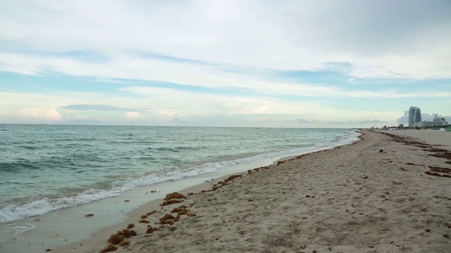 令人惊叹的美丽，大西洋的地平线和蓝天。迈阿密海滩.Florida。视频素材