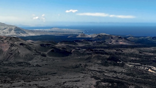 270度空中全景图的火山峡谷提曼法亚国家公园和蒙大拿布兰卡，兰萨罗特，加那利群岛，西班牙视频素材