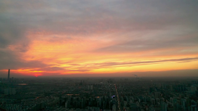 鸟瞰图的城市在日落视频素材