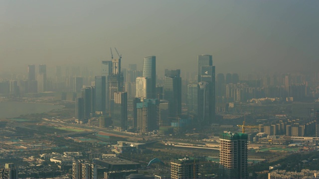 深圳前海自由贸易区，建设在严重雾霾/4K时间视频素材