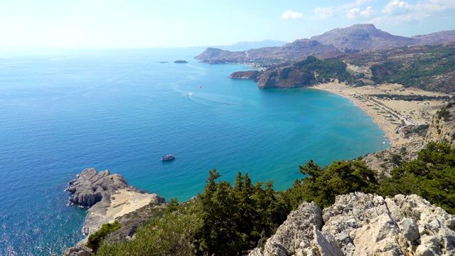 风景如画的地中海沿岸的罗德岛岩石视频素材