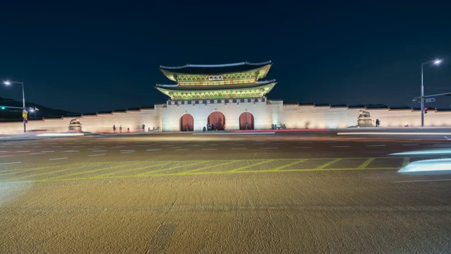 韩国京堡京城现代建筑前的交通状况视频素材