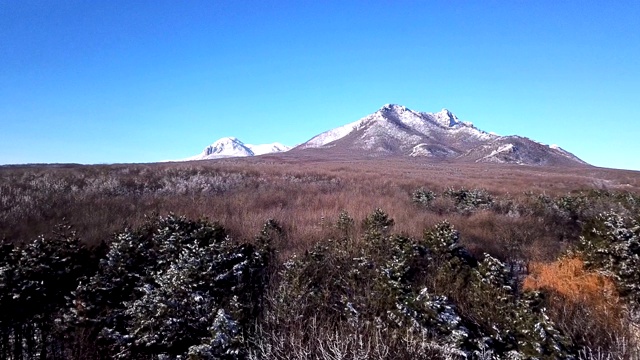 俄罗斯高加索地区斯塔夫罗波尔地区敏沃迪度假村的别什头山视频下载