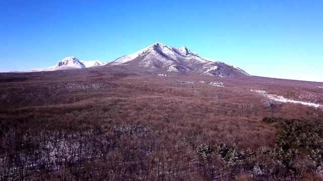 俄罗斯高加索地区斯塔夫罗波尔地区敏沃迪度假村的别什头山视频下载