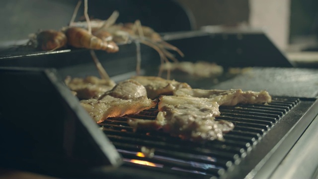 清洁大虾，准备食物视频素材