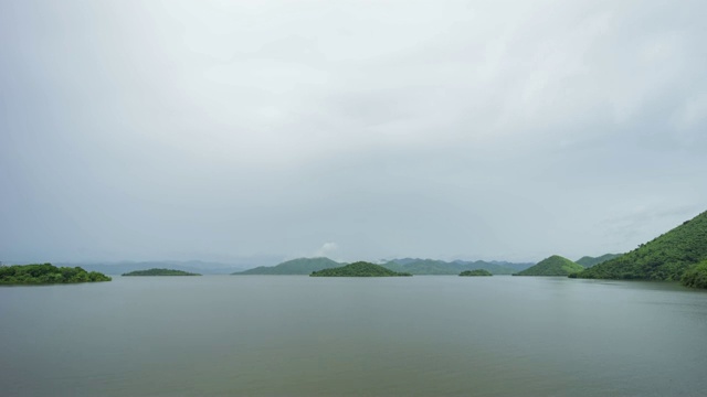 热带湖泊雨后，时间推移视频视频素材