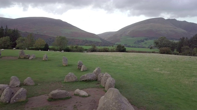 英国湖区Castlerigg Stone Circle的无人机镜头视频素材