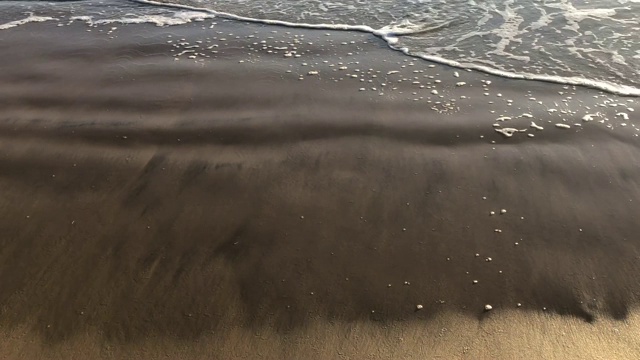 日出时的海浪视频素材