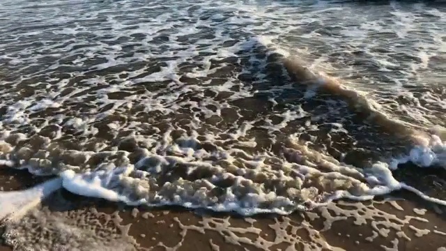 日出时的海浪视频素材