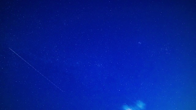 静冈县奥古浜湖夜晚星空的时间流逝视频素材