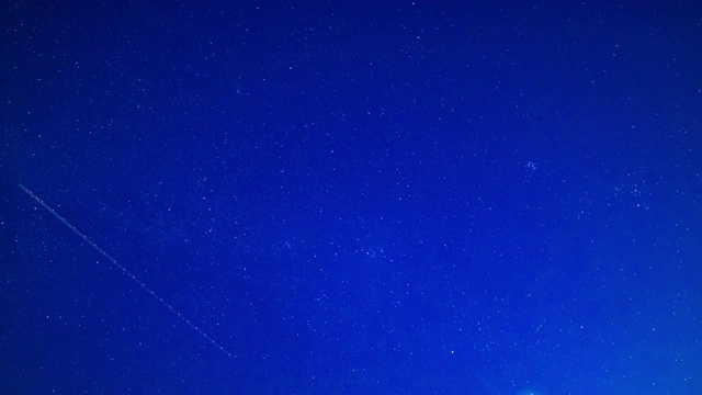 静冈县奥古浜湖夜晚星空的时间流逝视频素材