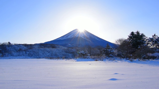 富士ケ嶺からの雪景色のダイヤモンド富士视频下载