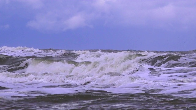 波涛汹涌的海面视频素材