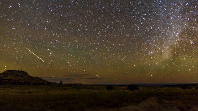 怀特贝克岩石日落和星星时间流逝视频素材