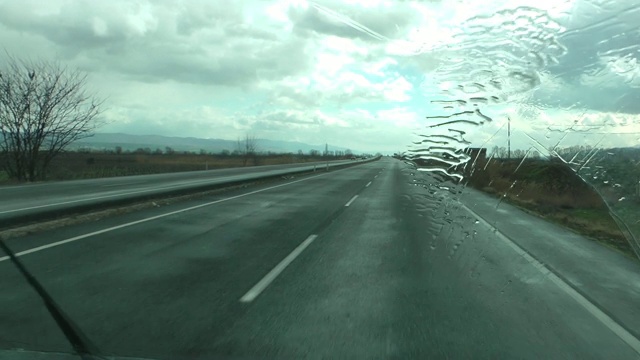 在道路和景观上行驶视频素材