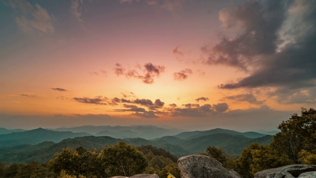 夕阳下的康法山时光流逝，泰国清迈视频素材