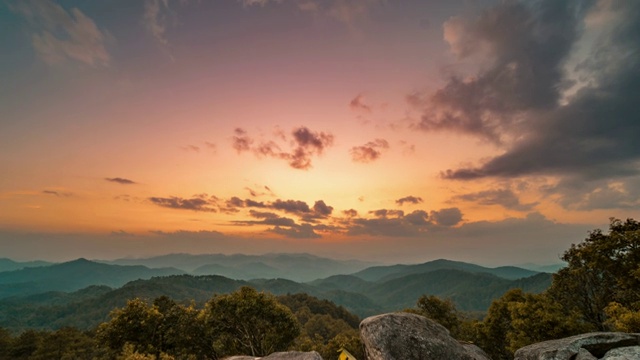 夕阳下的康法山时光流逝，泰国清迈视频素材