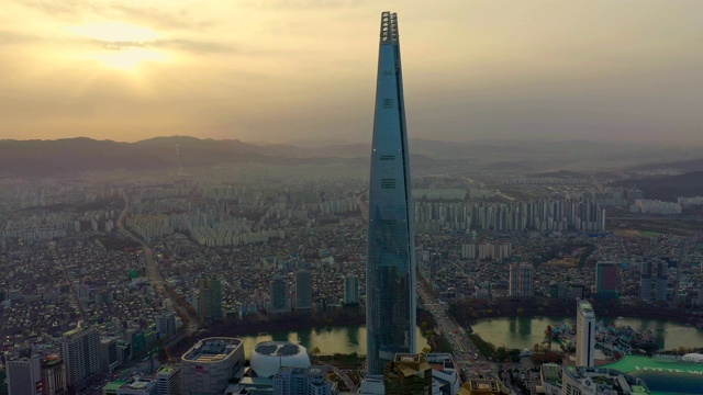 韩国首尔鸟瞰图与乐天世界大厦视频素材