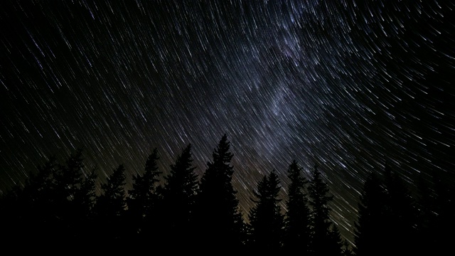 星星在夜空中划过视频素材