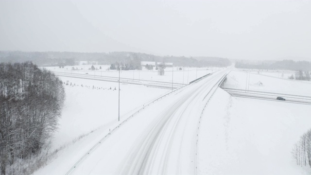 空中拍摄的满是白雪的道路视频素材