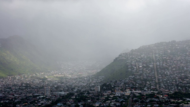 美国夏威夷，坦塔罗斯山和夏威夷城市建筑白天全景视频素材