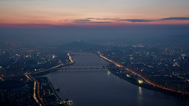 夜景的奥林匹克公路和江边高速公路在首尔视频素材