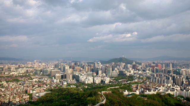 观景N首尔塔(旅游景点)和首尔堡垒视频素材