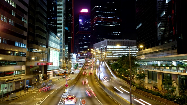 香港，中区公路上的汽车径，夜景视频素材