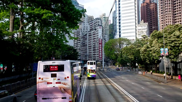 香港、电车街及城市大厦、白天风景视频素材