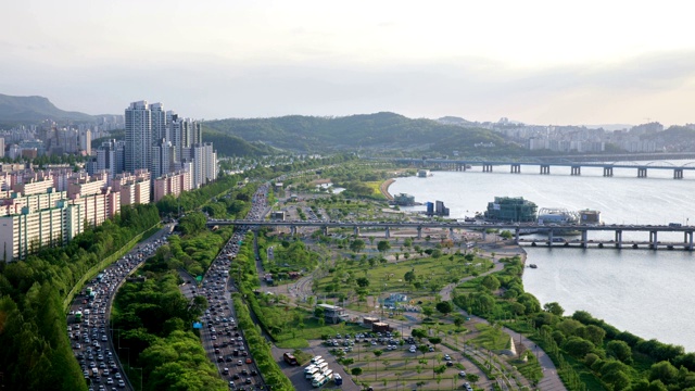 观景浮岛和奥运公路在首尔视频素材