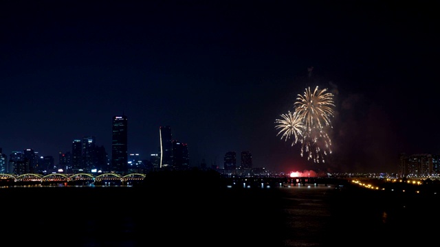 焰火节和汉江大桥夜景视频素材