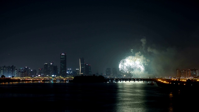 焰火节和汉江大桥夜景视频素材