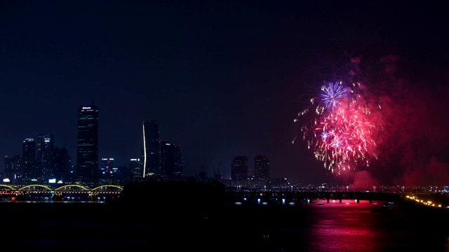 焰火节和汉江大桥夜景视频素材