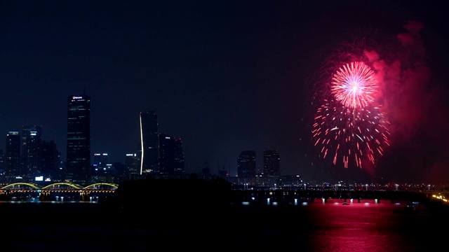 焰火节和汉江大桥夜景视频素材