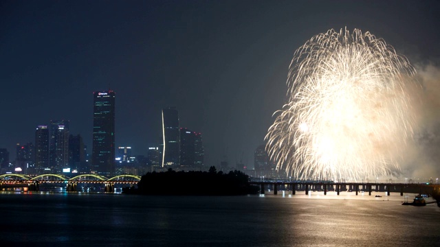 焰火节和汉江大桥夜景视频素材