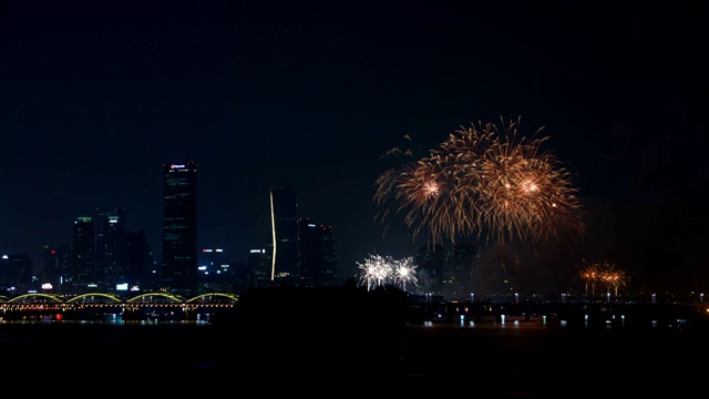 焰火节和汉江大桥夜景视频素材