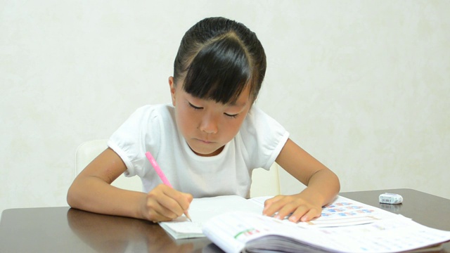 女孩学习视频素材