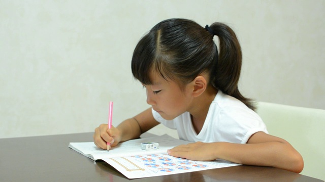 女孩学习视频素材