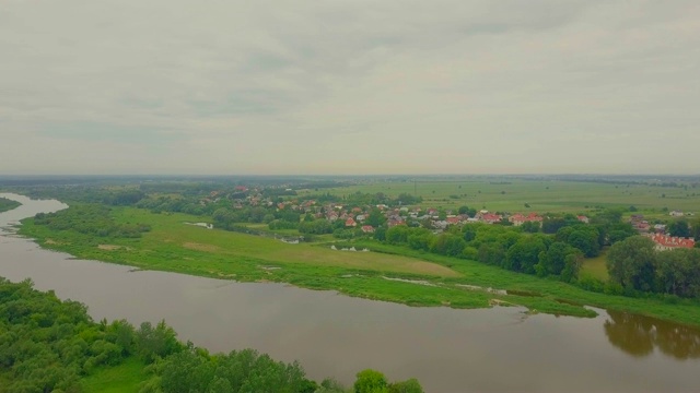 航拍波兰乡村和河谷景观视频素材