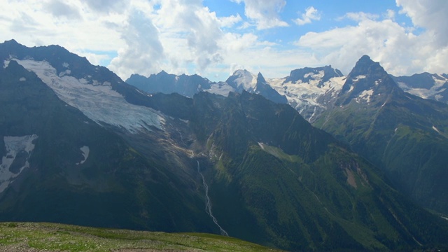 在东白山，高加索，俄罗斯，欧洲国家公园观赏山景视频素材