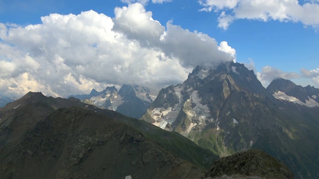 在东白山，高加索，俄罗斯，欧洲国家公园观赏山景视频素材