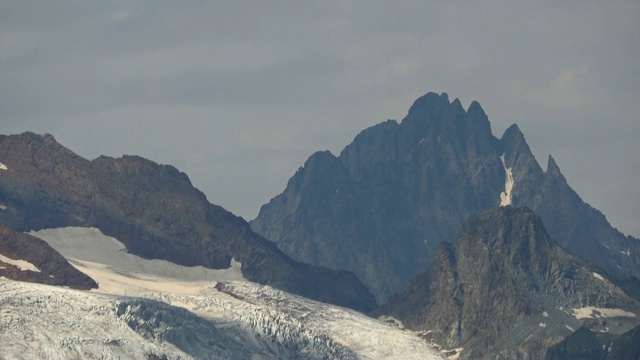 在东白山，高加索，俄罗斯，欧洲国家公园观赏山景视频素材