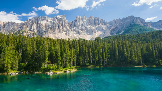 意大利Dolomites的卡瑞萨湖视频素材