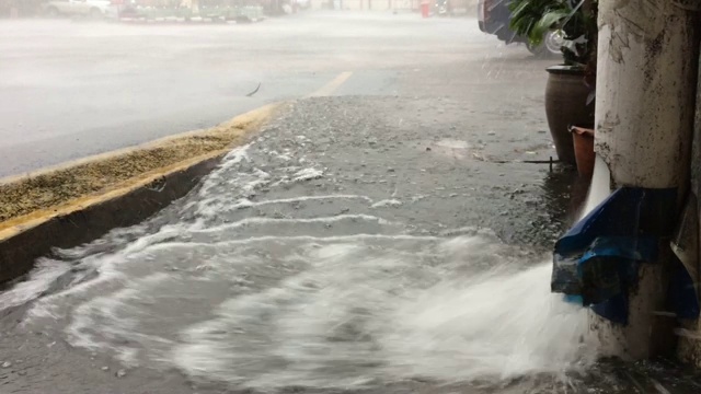 下雨了。视频素材