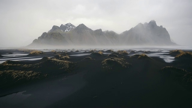 韦斯特拉霍恩山脉的海景视频素材