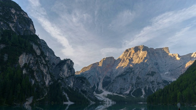 lago di braies，意大利Dolomites美丽的湖泊视频素材