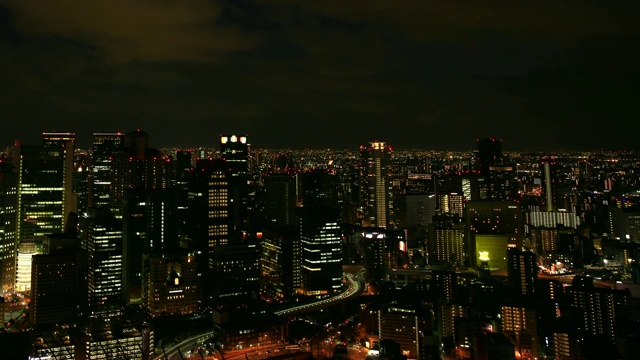 大阪梅田天空大厦从白天到夜晚的时间流逝视频素材