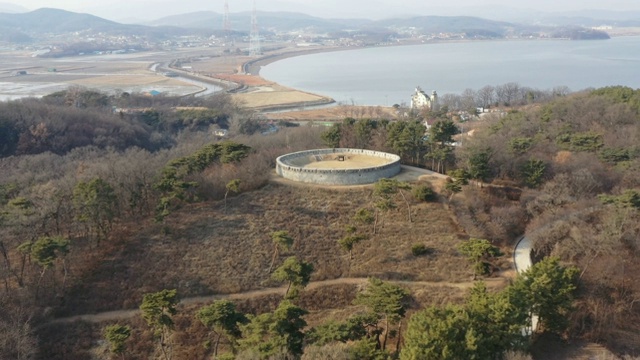 楠江堡鸟瞰图(敌人很难找到的半月形)，位于仁川江华渡岛视频素材