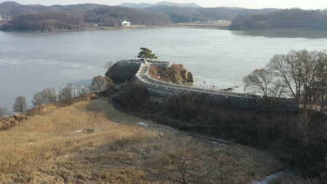 仁川江和道岛的永都通台(建于朝鲜王朝)鸟瞰图视频素材