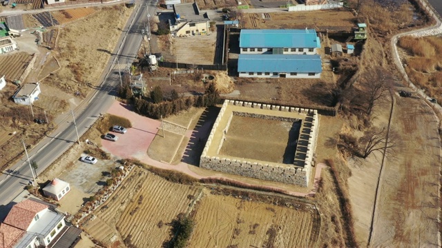 仁川江和道岛的华东台堡(建于朝鲜王朝)鸟瞰图视频素材